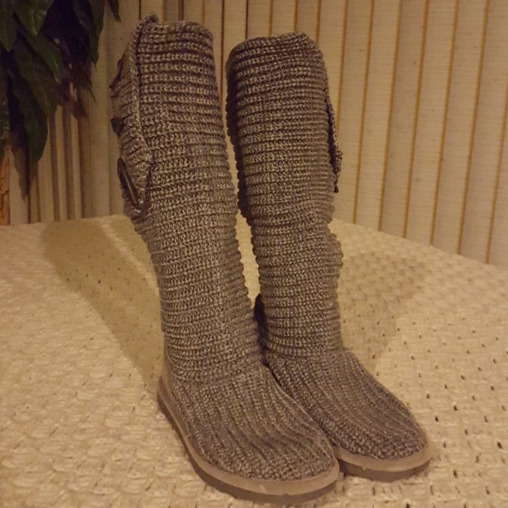 BearPaw Boots.